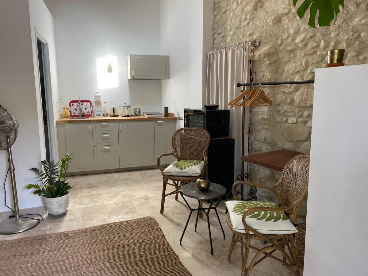 Otarkia Hotel Villedieu  Buitenkant foto
